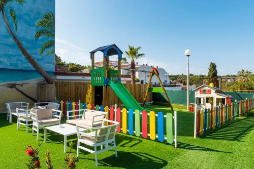 Parque infantil, Apartaments Els Llorers in Lloret de Mar