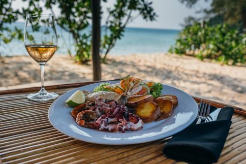 Food and beverages, SunBoo Beach Bungalows in Koh Rong Sanloem