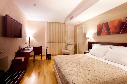 Breaking Business Hotel Room Type - Junior Suite