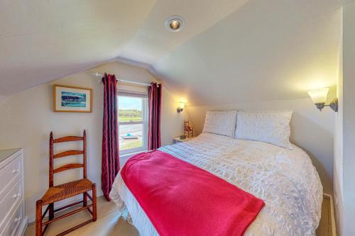 Kennebunk Cottage - 2 Bed 1 Bath Vacation home in Kennebunk - main image
