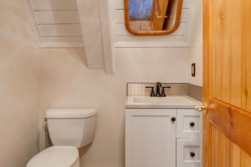 Creekside Chalet - image 8
