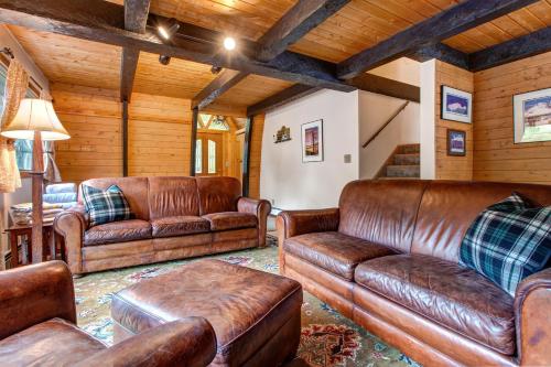 Creekside Chalet - image 9