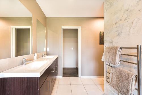 Fürdőszoba, Rolleston Paradise-Master Bedroom with Ensuite Only in Rolleston