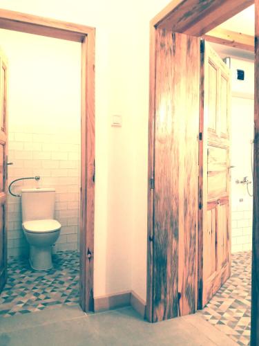 Bathroom, Fuveskert in Erdobenye