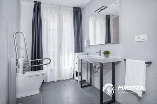 MIROTZA ROOMS AND APARTMENTS