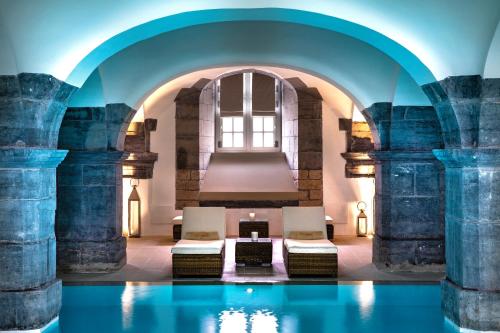 泳池, Royal Hainaut Spa & Resort Hotel in 华伦西尼斯