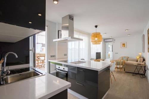 Triana Deluxe Skyview, Seville (photo 8)