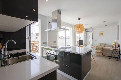 Triana Deluxe Skyview, Seville (photo 6)