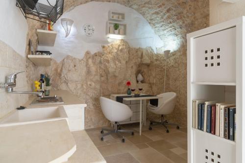 A Hotelcom Suite Blanche Con Jacuzzi By Wonderful Italy