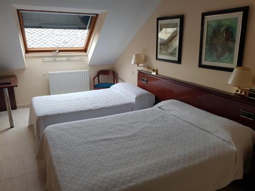 Triple Room with 1 Double bed and 1 Single Bed