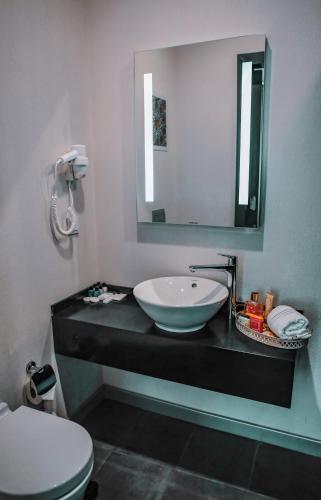 Superior Double or Twin Room image 6