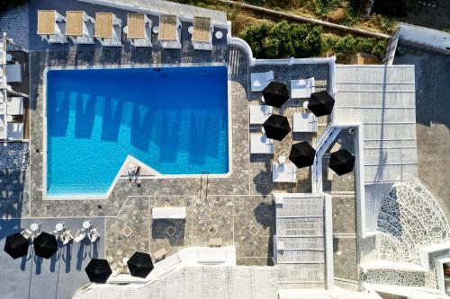 Mr & Mrs White Tinos