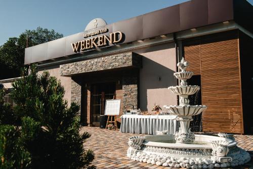 Weekend Country Club