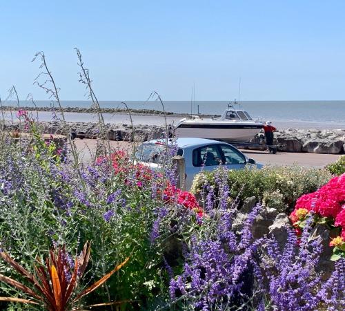 HomeStay In The Bay With Sea Views