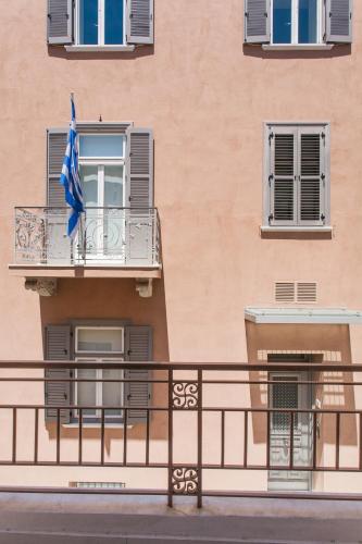 Delightful 1BD Apartment in Plaka by UPSTREET - image 7