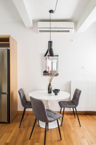 Delightful 1BD Apartment in Plaka by UPSTREET - image 4