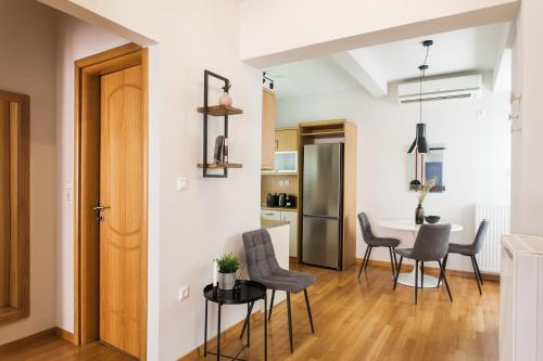 Delightful 1BD Apartment in Plaka by UPSTREET - image 10