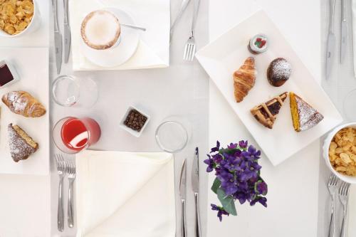 M&F Hotel - image 14