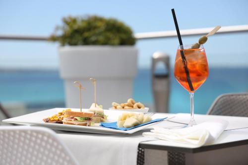 M&F Hotel - image 12