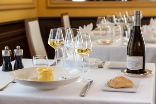 Hôtel Restaurant Famille Bourgeois La Cote des Monts Damnés - image 2