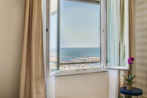 Classic Double Room with Partial Sea View