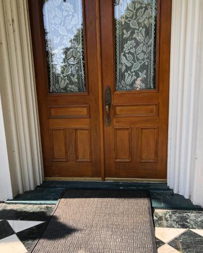 Antique Mansion B & B - image 10
