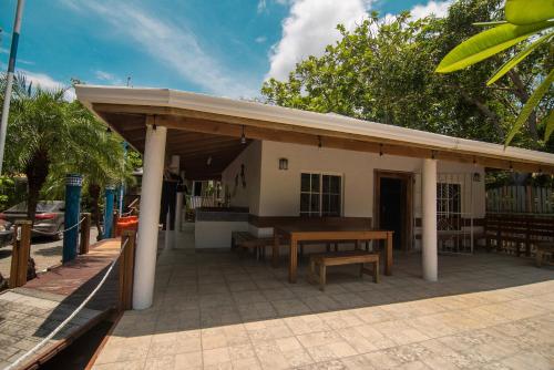 Programlehetőségek, Wikkid Resort in Dixon Cove