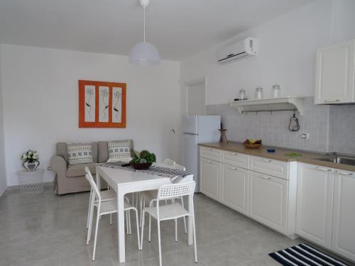 CASA VACANZA AFE A POCHI PASSI DAL MARE in Mattinata