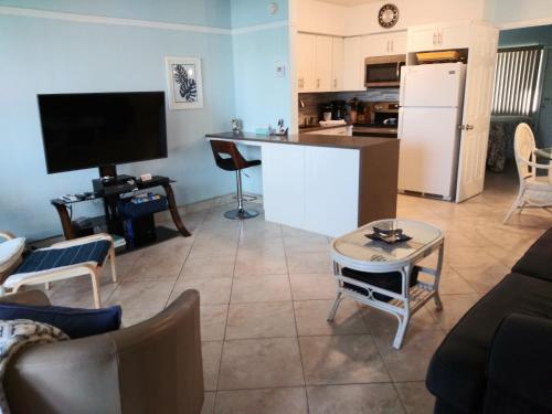 One-Bedroom Apartment with Intracoastal View