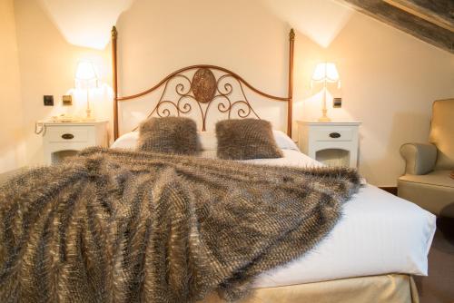 Double or Twin Room (1-2 Adults)