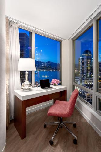 Auberge Vancouver Hotel - image 3