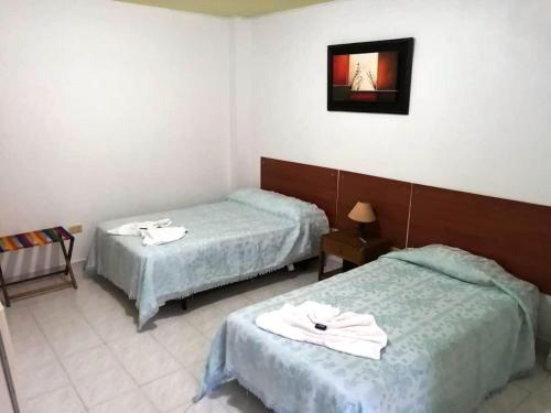 2 twin beds