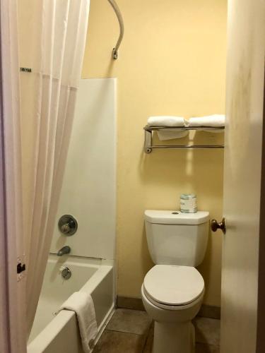 Days Inn By Wyndham Downtown Nashville West Trinity Lane In - 