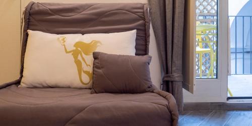 Deluxe Double Room image 10