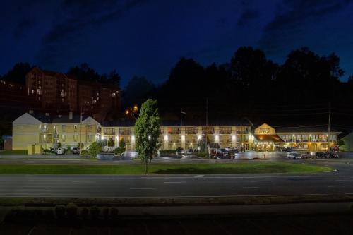 Vacation Lodge - image 12