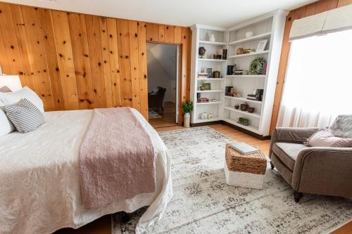 Hummingbird Estate Hummingbird Estate