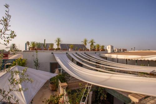 Riad Azahar - Tap to explore photos