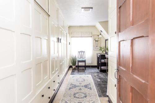 Hummingbird Estate Hummingbird Estate