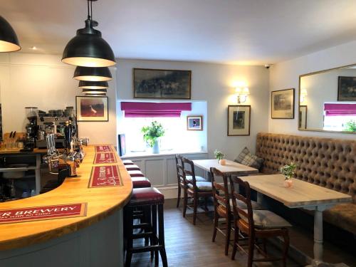 The Red Lion Hotel - image 9