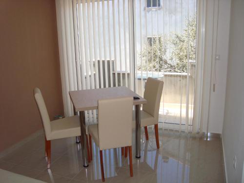 Studio with Balcony image 5