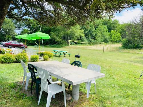 The Crossroads Motel - image 11