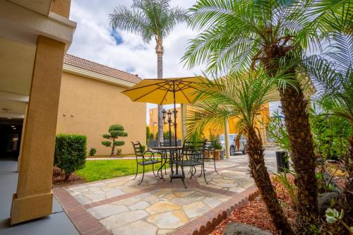 Howard Johnson by Wyndham Buena Park in Buena Park