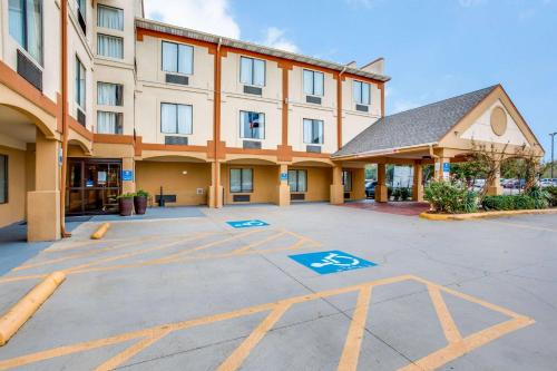 Comfort Inn & Suites Love Field – Dallas Market Center