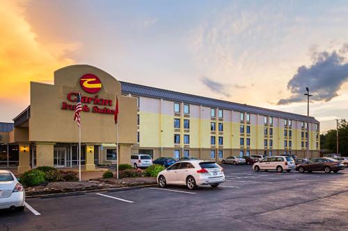 Clarion Inn & Suites near Downtown Knoxville