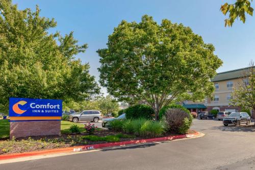 Comfort Inn & Suites Fayetteville-University Area in Fayetteville, USA