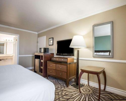 Photo - Clarion Inn Near China Lake Naval Station