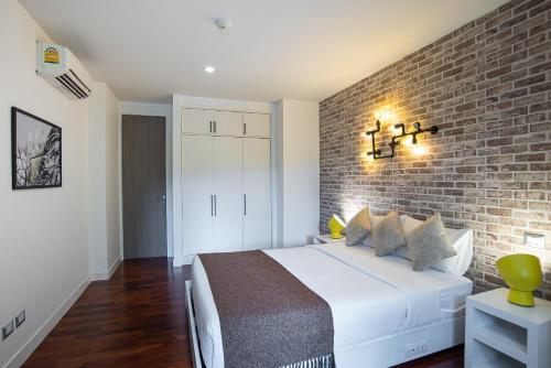 Premium Three Bedroom Duplex image 10