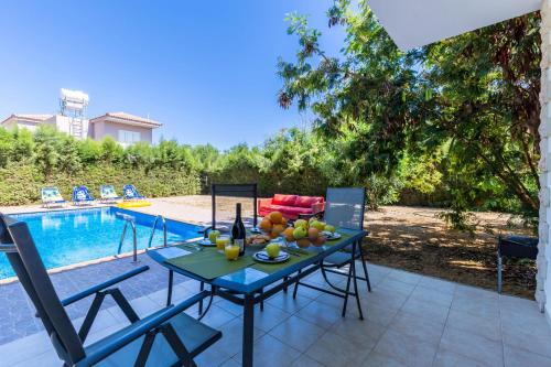 Villa oposite Nissi beach 100 meters