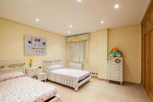 2 twin beds