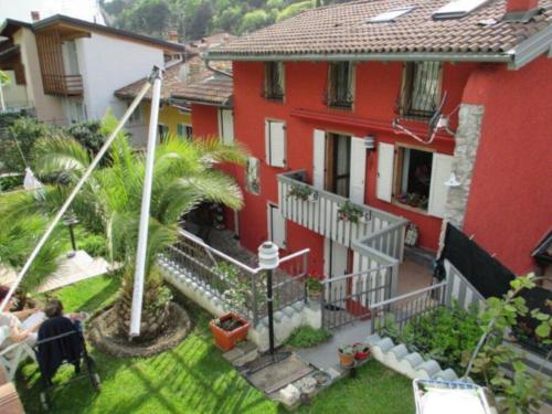 Ferienwohnung CASTELLO mit schöner Dachterrasse, Pension in Nago-Torbole